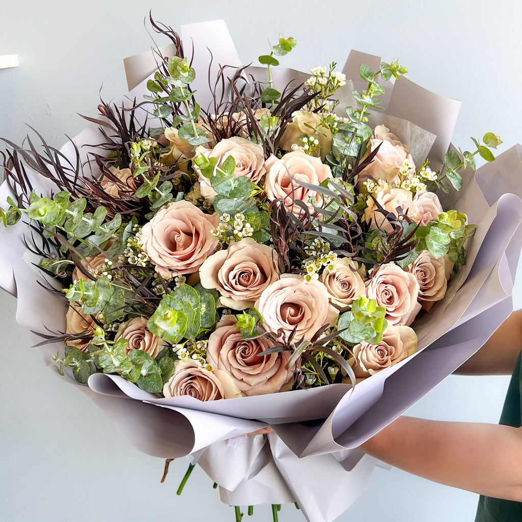 Beige Bloom bouquet – Mariams Flowers